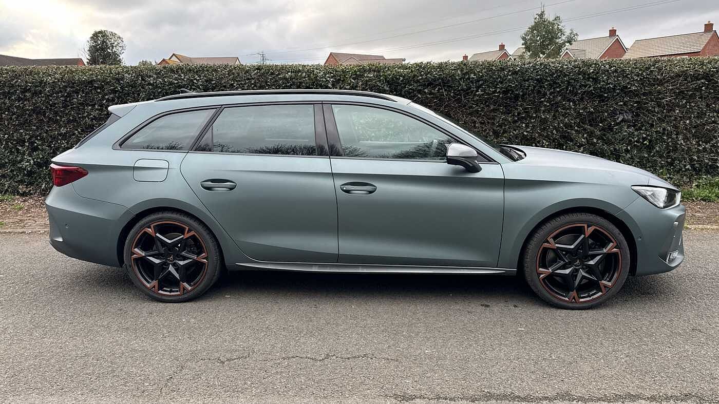 Cupra Leon Estate VZ First Edition 1.5 e-HYBRID DSG-auto 272 6-speed automatic *Matte Paint*