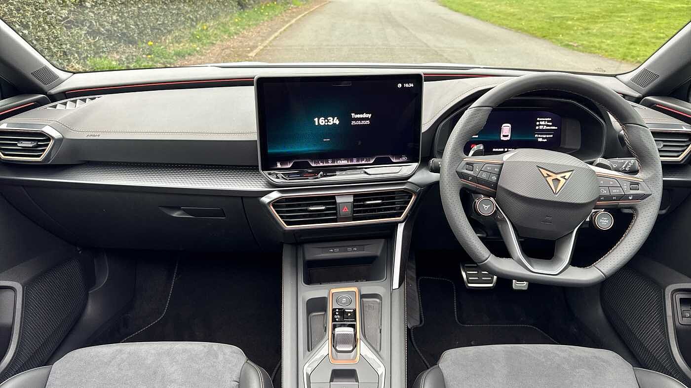 Cupra Leon Estate VZ First Edition 1.5 e-HYBRID DSG-auto 272 6-speed automatic *Matte Paint*