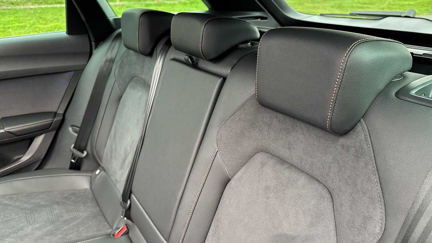 Cupra Leon Estate VZ First Edition 1.5 e-HYBRID DSG-auto 272 6-speed automatic *Matte Paint*