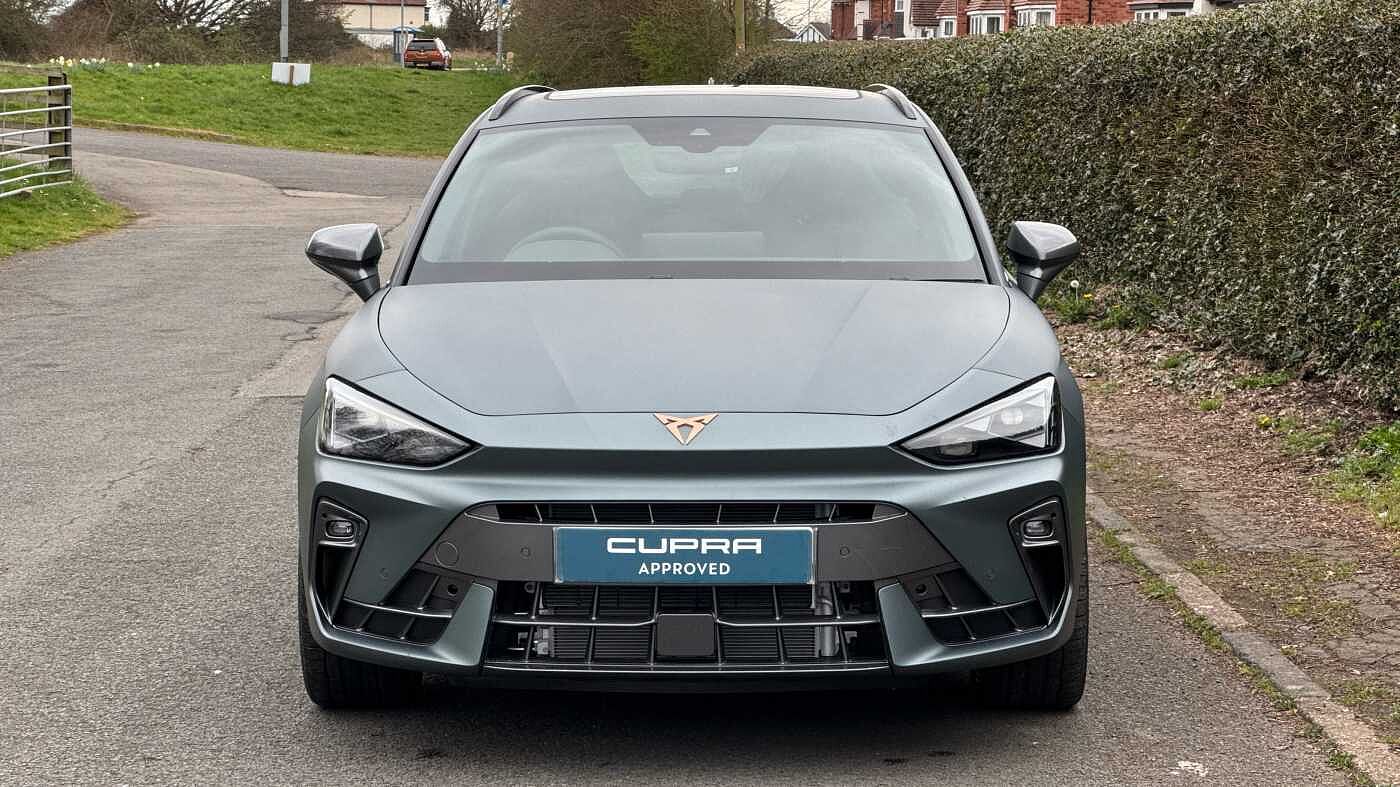 Cupra Leon Estate VZ First Edition 1.5 e-HYBRID DSG-auto 272 6-speed automatic *Matte Paint*