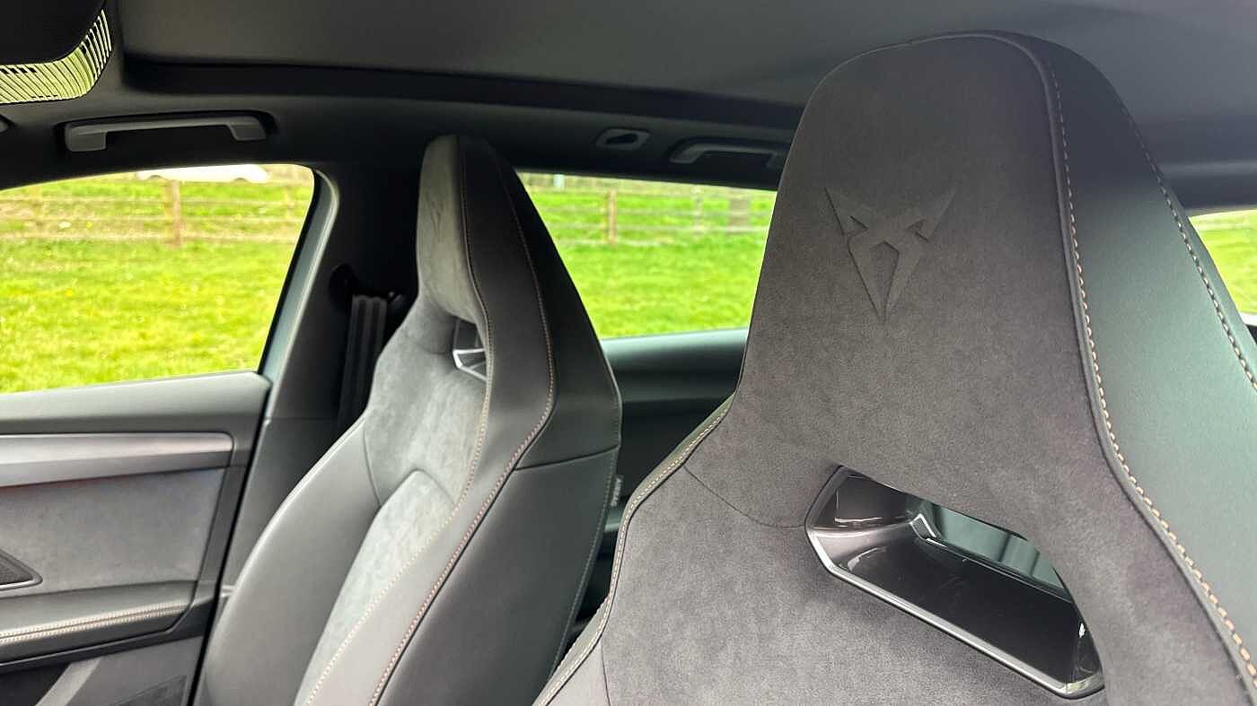 Cupra Leon Estate VZ First Edition 1.5 e-HYBRID DSG-auto 272 6-speed automatic *Matte Paint*