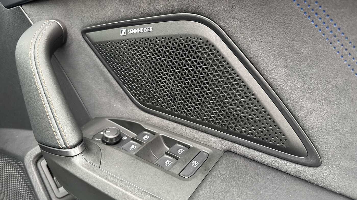 Cupra Leon Estate VZ First Edition 1.5 e-HYBRID DSG-auto 272 6-speed automatic *Matte Paint*